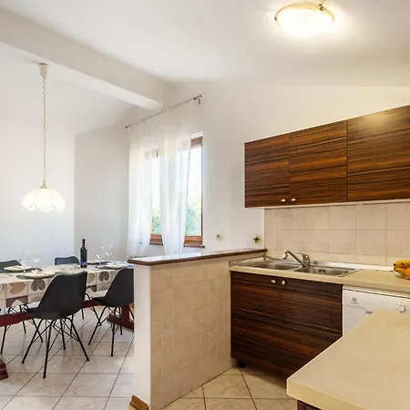 Stunning In Apartment Nova Vas (Porec)